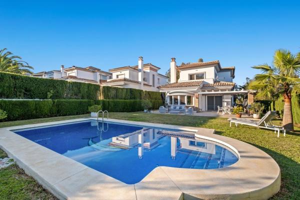 Villa Xila - Pool & Magical Evening Terraces, Забронировать  Малага 