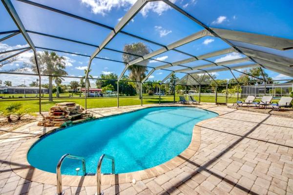 CoralVilla Seafan - prime location, with pool and canoes, Забронировать  Норт-Форт-Майерс Fort Myers Area