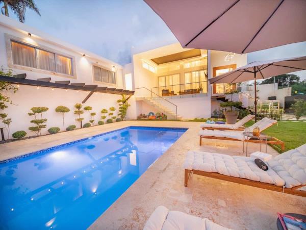 Stylish Luxury Villa in Sosua- 5BR Suites, Забронировать  Сосуа Пуэрто-Плата