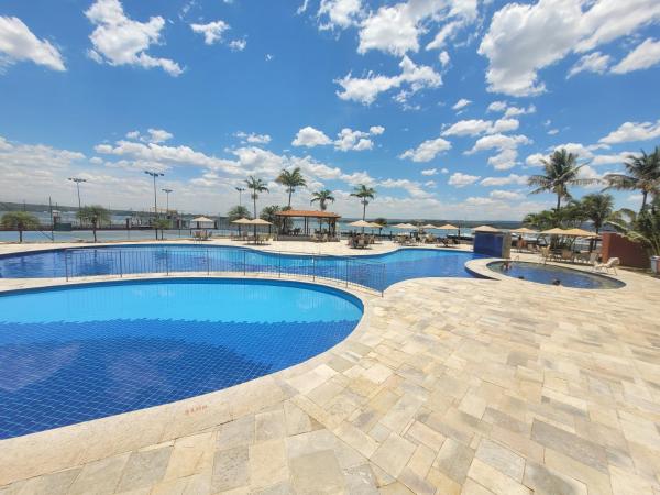 FLATS NO LAKE SIDE, A BEIRA DO LAGO PARANOÁ, COM ACESSO AO LAGO, LOCALIZADO NO SHTN TRECHO 1, COM PISCINA AQUECIDA, ACADEMIA, SAUNA, QUADRAS ESPORTIVAS, RESTAURANTE, LANCHONETE, FARMÁCIA, VAGA DE GARAGEM, RECEPÇÃO 24HS, WI-FI, SMART TV By REI DOS FLATS, Забронировать  Отели Бразилиа с парковкой, Парковка
