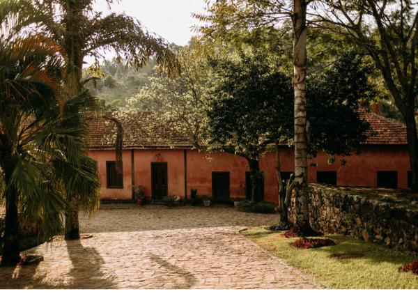 Fazenda Cósmica, Забронировать  Отели Ампару с бассейном, Бассейн