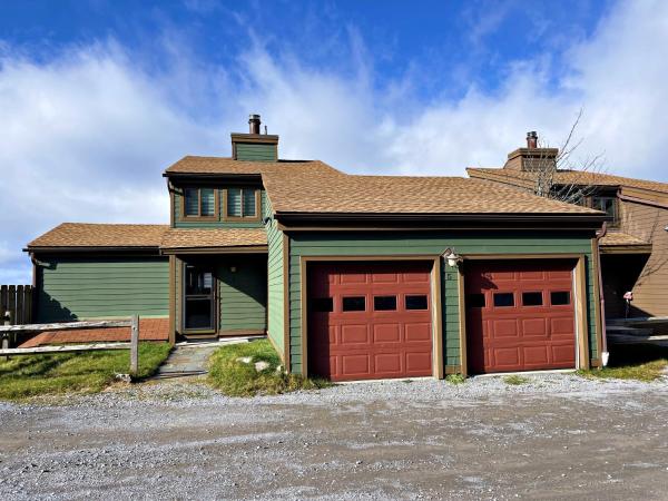 Lands End 4 BR Condo: 5 mins walk to the Village