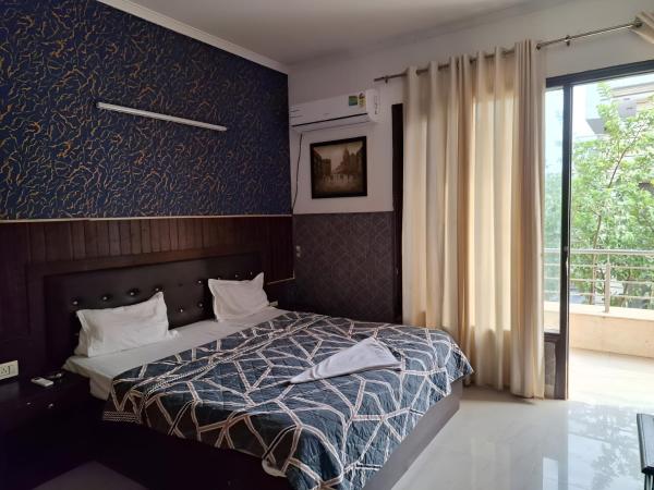 Hotel Star Residency near Medanta Medicity Hospital