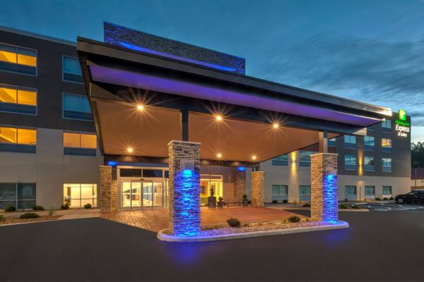 Holiday Inn Express & Suites - Milan - Sandusky Area, an IHG Hotel, 预订 酒店 米兰 俄亥俄州