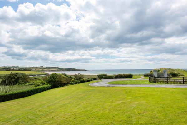 Waterford Villa - 5 Bed - Sleeps 10 - Parking