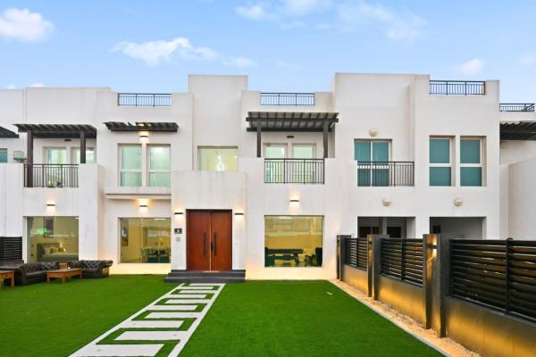 5 BR Villa Near Business Bay By Petals Holiday Homes, Забронировать  Дубай Эмират Дубай