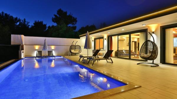 Uzumlu Village 2 Bedroom Luxury Villa, Забронировать  Отели Калкана с парковкой, Парковка