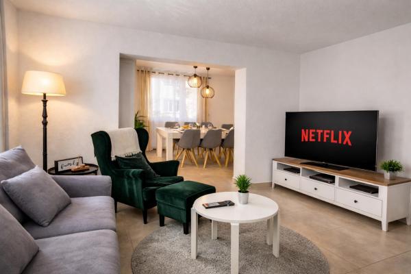 II Bergblick Apartment & Family Lounge II - Messe - Ideal für Business & Urlaub - Keine Monteure, Забронировать  Фридрихсхафен Баден-Вюртемберг, рядом с Торгово-выставочный центр Фридрихсхафена