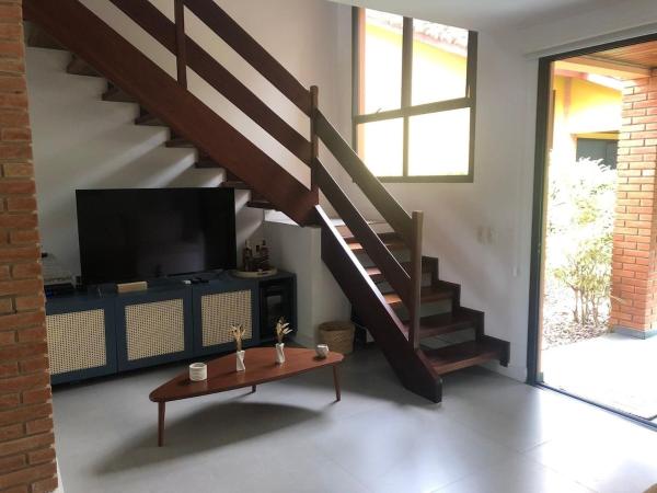 Casa de 105 metros em Villagio com 3 quartos - Condomínio Arcobaleno - Riviera de São Lourenço, Забронировать  Отели Сан-Паулу с парковкой, Парковка
