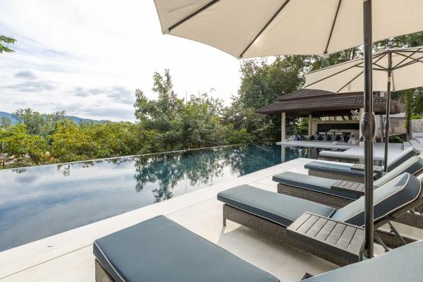 6-Bedroom Private Luxury Pool Villa in Layan, Забронировать  Отели Пхукета с бассейном, Бассейн