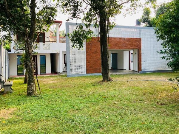 Seth Villa Matara, Забронировать  Отели Матара с парковкой, Парковка