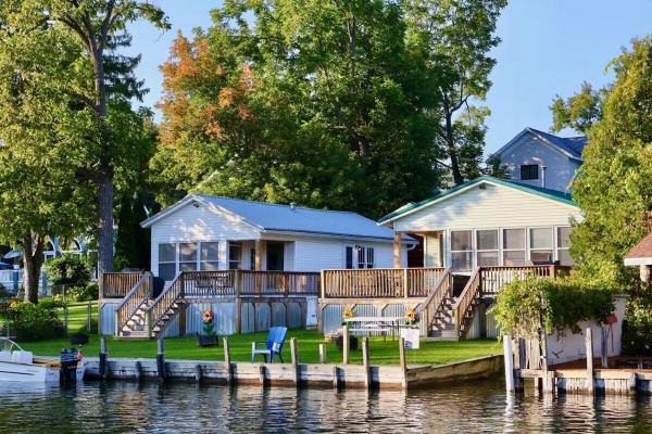 Inn Between Waterfront Cabins, Забронировать  Индиан-Ривер 