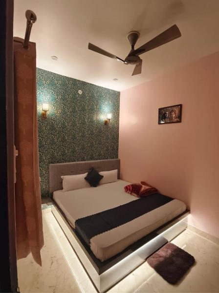 Assi Nest Paying Guest House, Забронировать  Отели штата Уттар-Прадеша с парковкой, Парковка