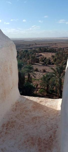 Forteresse Ait-Mezline, Забронировать  Отели Тимимоун с парковкой, Парковка