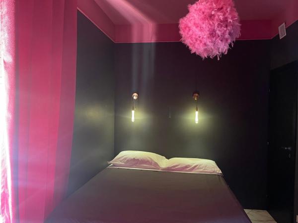 LH Guest House, Забронировать  Отели Рима с парковкой, рядом с Станция метро Cinecittà, Парковка