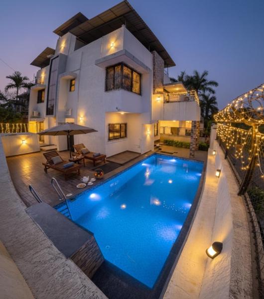 Aarna Villa nr Valvan Dam, Забронировать  Отели Лонавала с бассейном, Бассейн