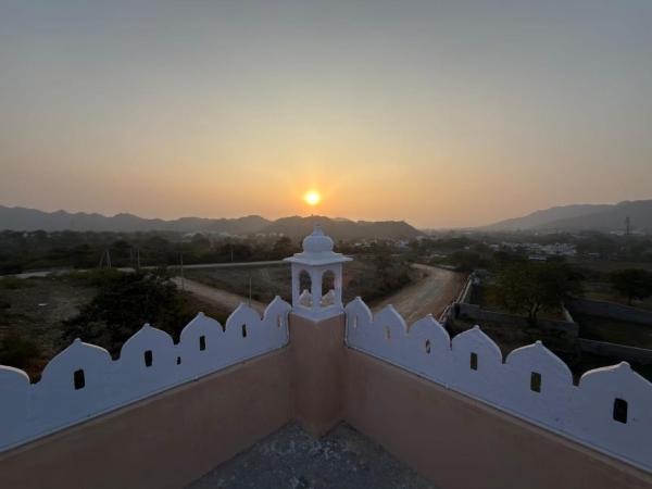 Morika hills Villa, Забронировать  Отели штата Махараштры с бассейном, Бассейн