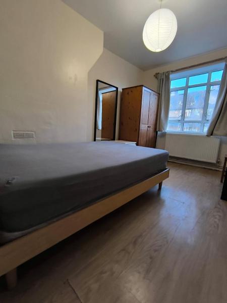 Double bedroom in a quiet neighbourhood, Забронировать  Отели Большого Лондона с парковкой, Парковка