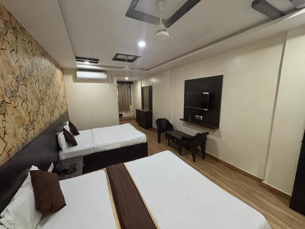 Hotel milap residency, Забронировать  Отели Hyderabad Region с парковкой, Парковка