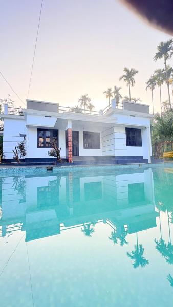 Grand Glorious Resort, Забронировать  Padinjarathara штат Керала