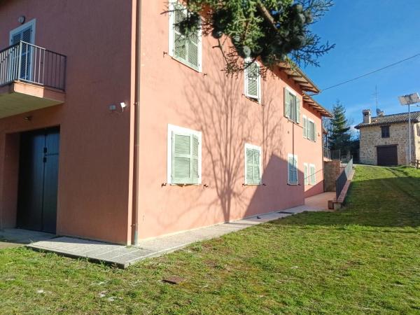La villa di zio Pino, Забронировать  Отели Камерино с парковкой, Парковка