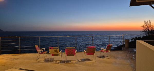 Carioca Beach House for Ocean View Lovers, Забронировать  Отели штата Рио-де-Жанейро с парковкой, Парковка