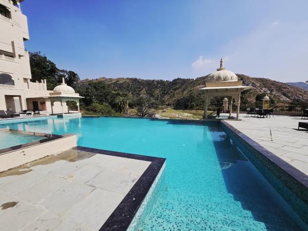 Kanooja palace resort, Забронировать  Отели Gudali с бассейном, Бассейн