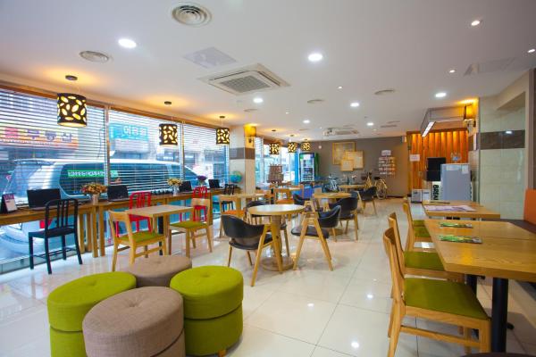 Jeju R Hotel and Guesthouse, Забронировать  Chu-sung Остров Чеджудо