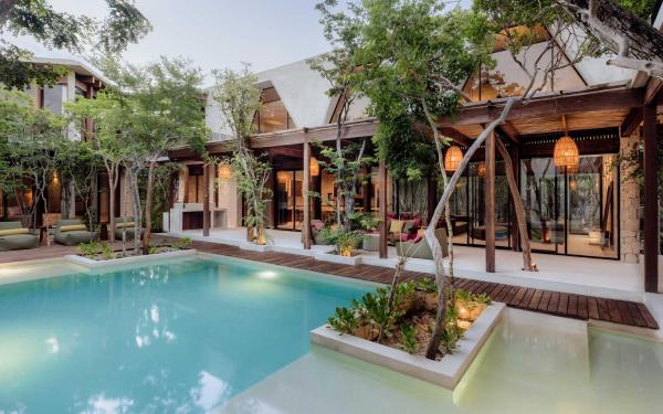 Luxury Jungle Villa with Private Pool & Concierge, Забронировать  Отели Тулум с парковкой, Парковка