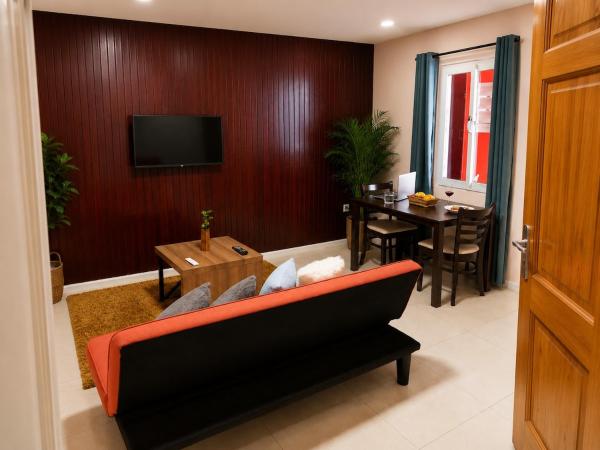 Spacious 1-BR Studio with Fast WIFI l Work-Friendly Stay, Забронировать  Парамарибо Суринам, рядом с St. Petrus en Paulus kathedraal