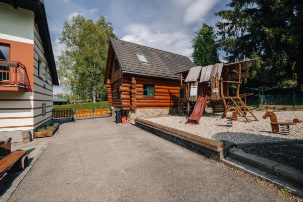 Srubové apartmány Rak, Забронировать  Отели Водохранилища Липно с бассейном, Бассейн