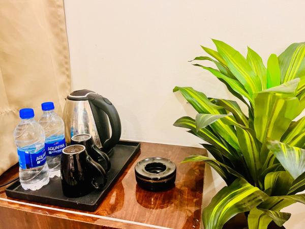 Hotel Pacific Grand, Haridwar, Забронировать  Отели Хардвар с парковкой, рядом с Железнодорожный вокзал Харидвар, Парковка