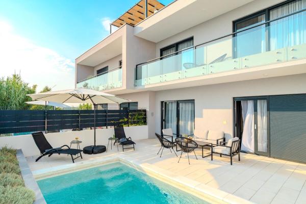 Beachfront Villa Azzurro with Seaview, Забронировать  Привлака Задарская жупания