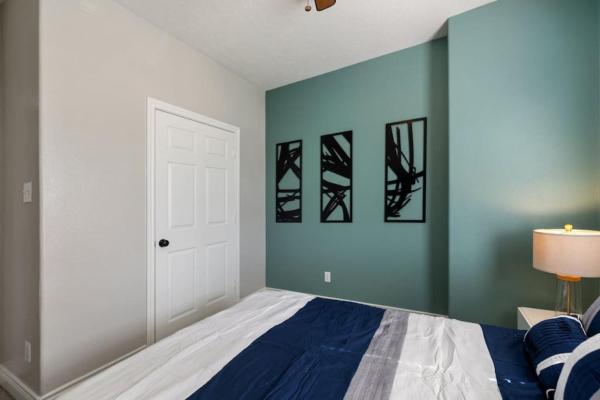 Modern 3 Bedroom with 85 Inch TV, Забронировать  Хьюстон Texas Gulf Coast