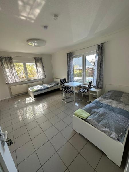 Gästezimmer - Elbert, Забронировать  Отели Шпессарт с парковкой, Парковка