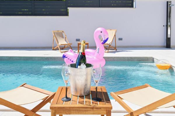 Villa Verde Blu - private heated pool and billiard, Забронировать  Отели Opatija Riviera с парковкой, Парковка