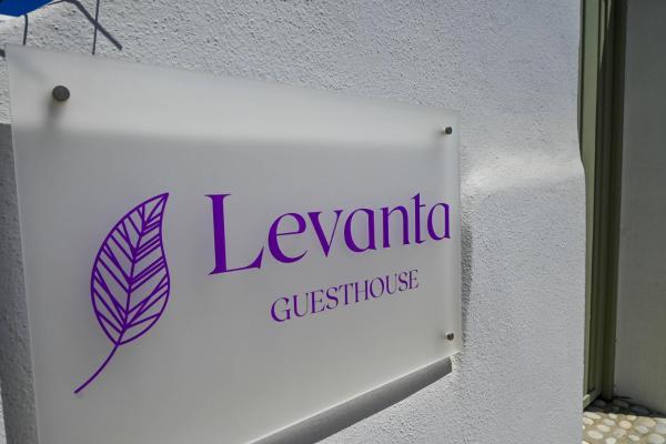 Levanta guesthouse, Забронировать  Отели Кикладов с парковкой, Парковка