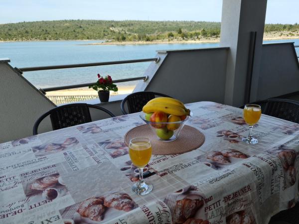 Apartmani Rudi, Забронировать  Отели Анич с парковкой, Парковка