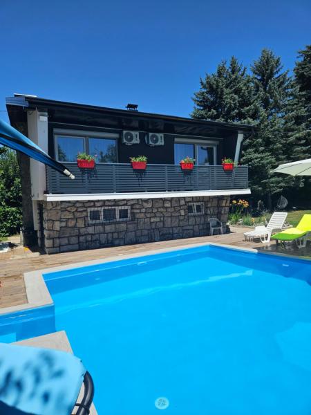 Villa Hipnotic, Забронировать  Отели Сараевского кантона с парковкой, Парковка