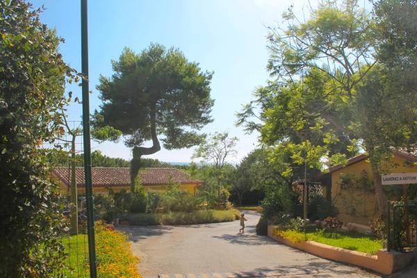 Villaggio La Perla, Забронировать  Отели Cilento Coast с парковкой, Парковка
