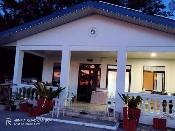 La Cala Beach House at Puerto Silanguin, Забронировать  Zambales Лусон