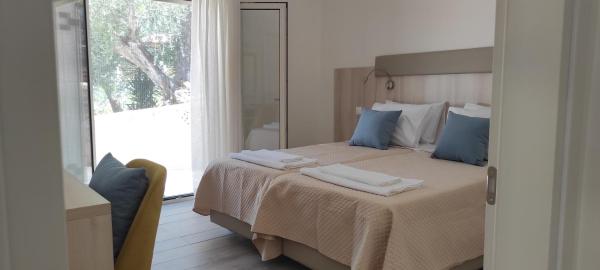Villa Eleni - Deluxe apartment with Private Pool