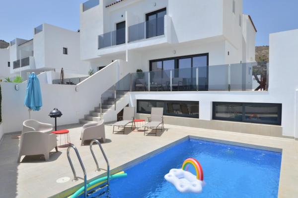 Mountain Villa with Pool by NRAS, Забронировать  Отели Orcheta с парковкой, Парковка