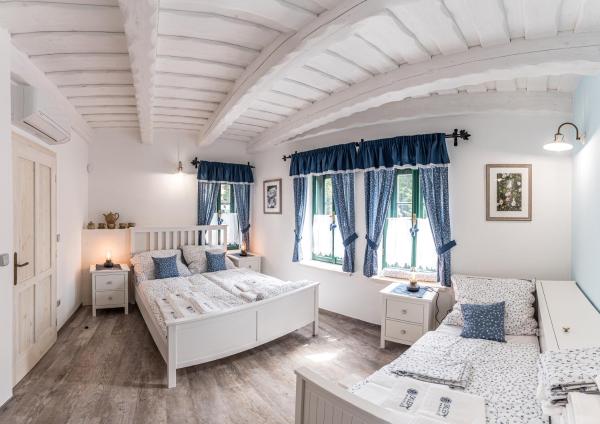 Apartmány Sklepy Mařatice, Забронировать  Отели Моравской Словакии с парковкой, Парковка