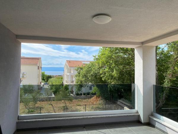Apartmani Grgić on the adress Branka Fučića 96, Забронировать  Отели Малинска с парковкой, Парковка