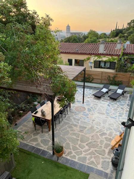 Villa Peralta Girona City w above ground Pool, Забронировать  Отели Жирона с парковкой, рядом с Catalan Water Agency, Парковка
