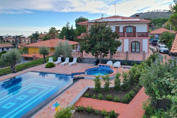 Etna Casa del Sole, Забронировать  Отели Николози с бассейном, Бассейн