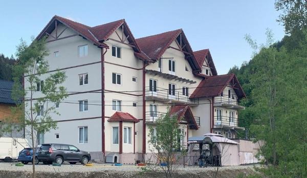 Vila 4 Anotimpuri, Забронировать  Отели Мойечу-де-Сус с парковкой, Парковка