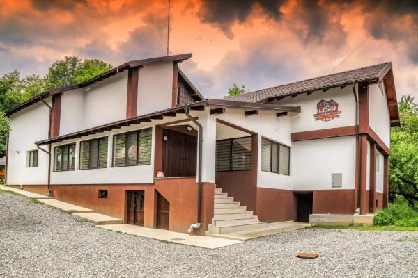 Hățașul Bunicului, Забронировать  Арефу Трансфэгэрашское шоссе