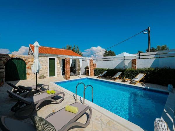 Villa in Pridraga with Private Pool, Забронировать  Придрага Задарская жупания